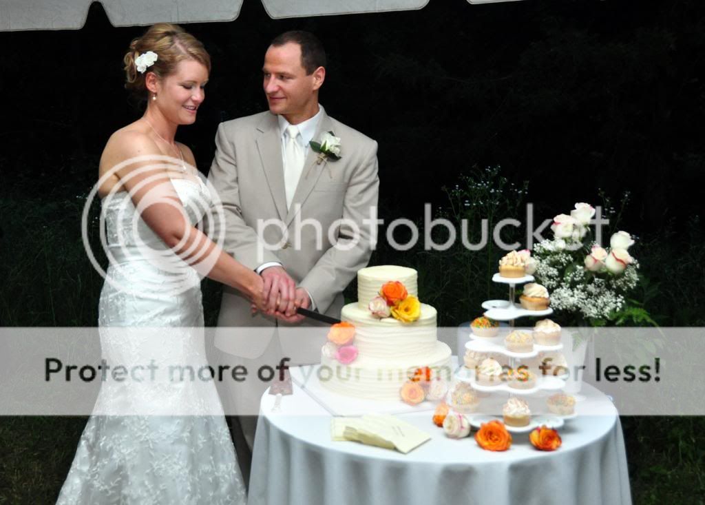 photo cuttingcake_zpscb9dfce2.jpg